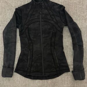 Lululemon Size 6 Black Camouflage Zip-Up Jacket